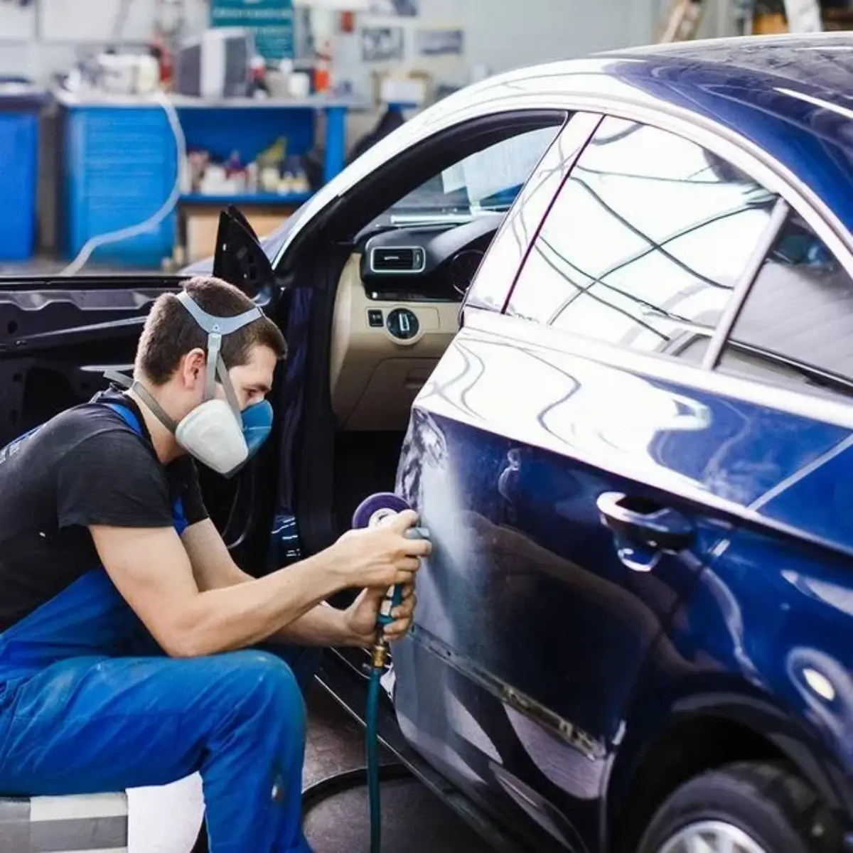 ورشة سمكرة السيارات الفارهة والرياضية 