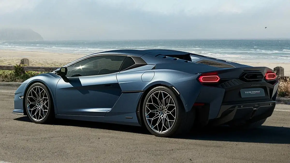 ورشة سمكرة لامبورجيني