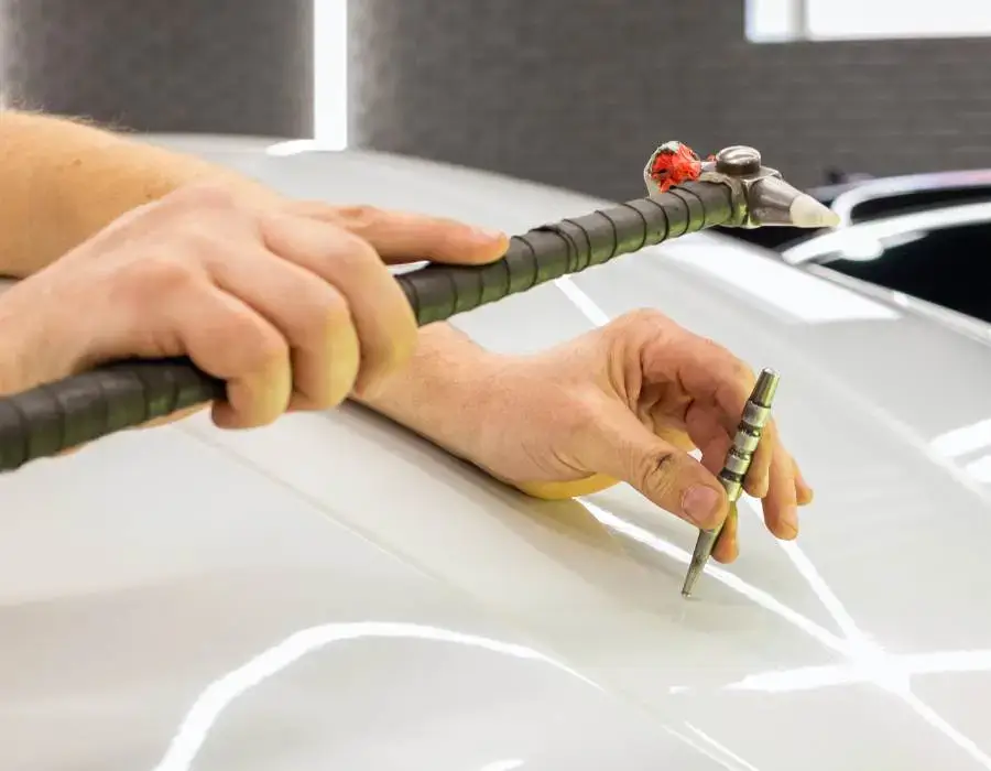 خدمات سمكرة وإصلاح صدمات السيارات في الرياض - مركز الأفضل للسمكرة